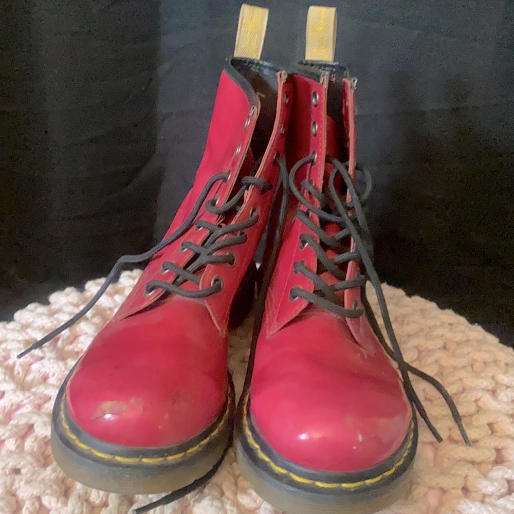 Dr. Martens pink lace up patent leather boots classic us size 7